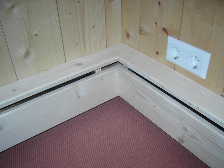 Heizleiste mit Holzverkleidung